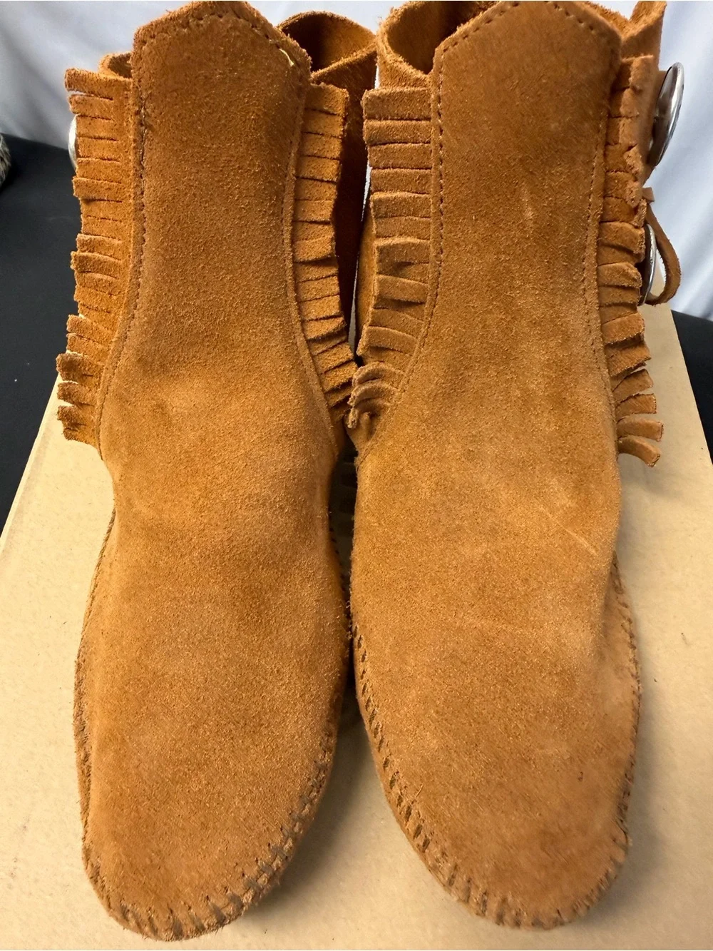 Minnetonka Softsole Moccasin Boot Fringe and Conchas Size 8.5 - Picture 7 of 9